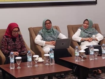 Prof Aisyah Kara Saat Menjadi Narasumber pada Seminar Nasional PPRK