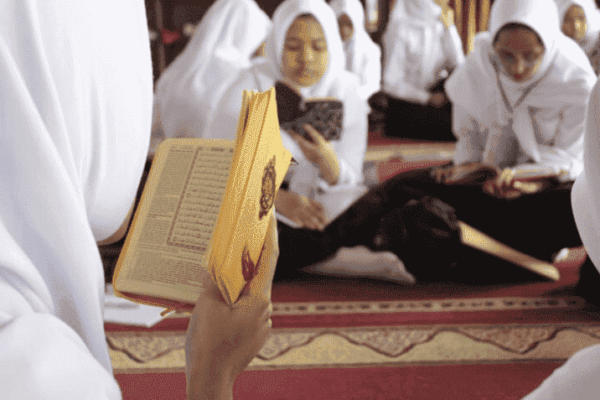 Menghafal Juz 30 Untuk Guru dan Siswa: Kebijakan Progresif atau Simbolik?